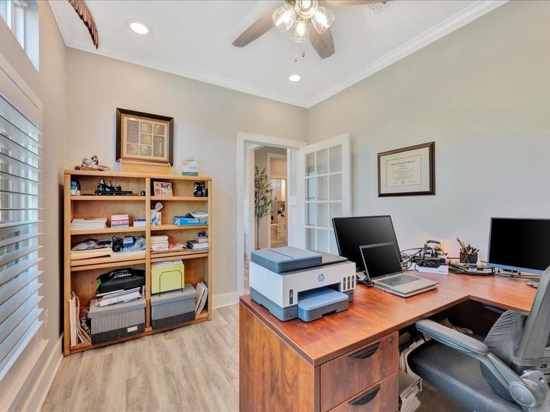 Furnished interior view inside a new home in , Diboll (Image 30).