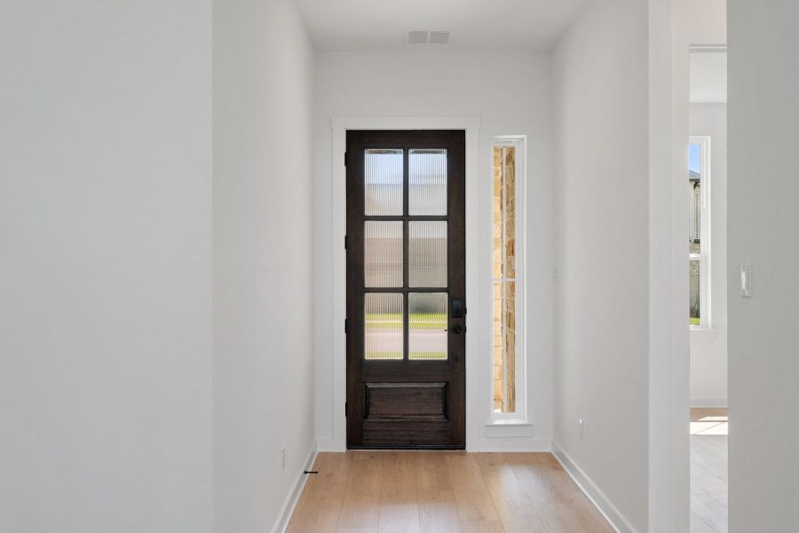 Spacious, unfurnished interior of a new home in Wolf Ranch, Georgetown (Image 20).
