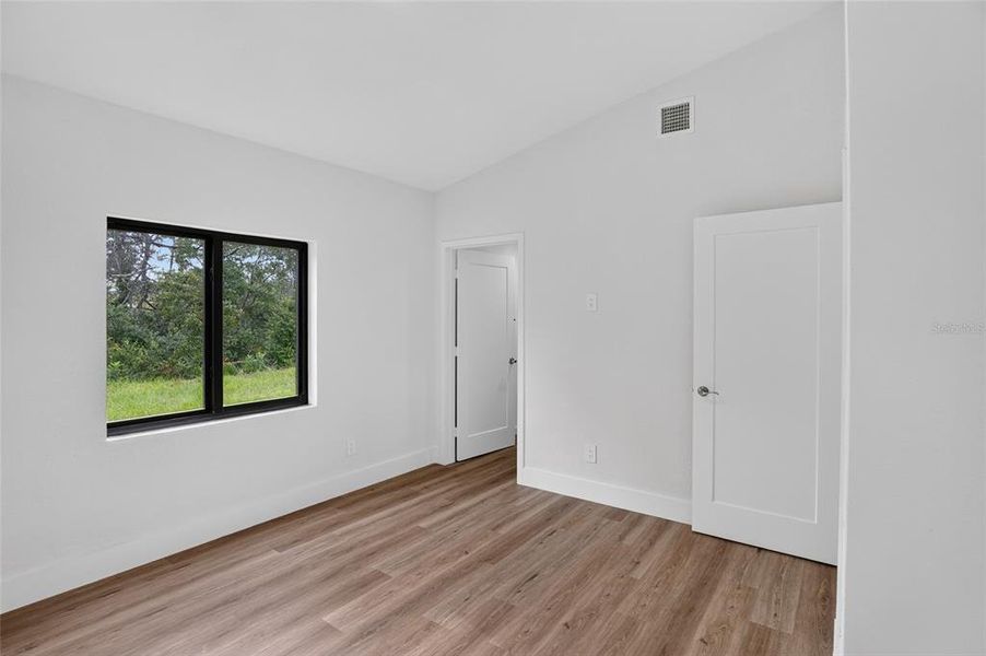 Spacious, unfurnished interior of a new home in , Ocala (Image 15).