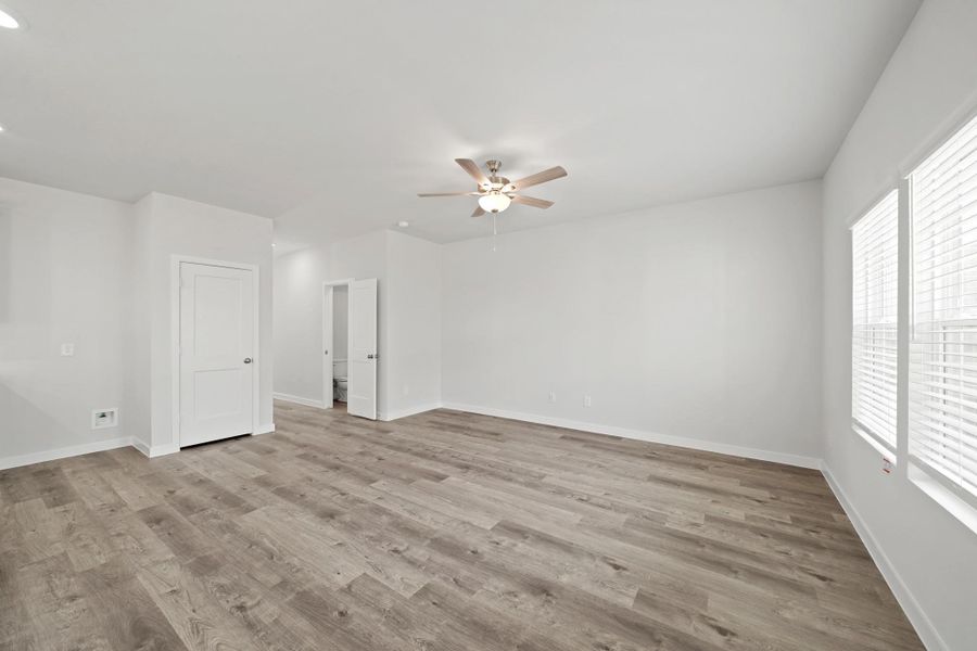 Spacious, unfurnished interior of a new home in Lakes at Black Oak, Magnolia (Image 19).