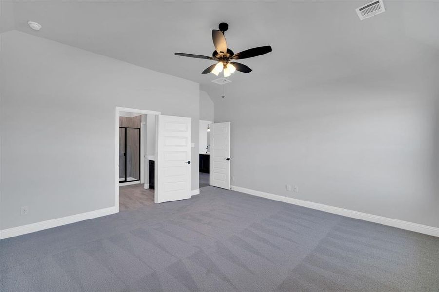 Spacious, unfurnished interior of a new home in Levante, Waxahachie (Image 16). Spacious, unfurnished interior of a new home in Levante, Waxahachie (Image 16).