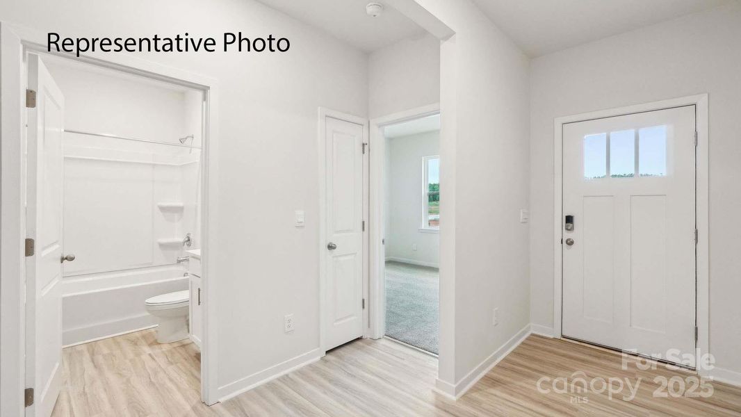 Spacious, unfurnished interior of a new home in Clark Creek Landing, Lincolnton (Image 25).