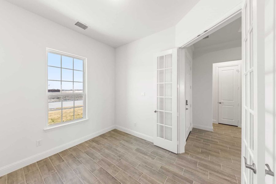 Representative unfurnished interior of a home built from the Belton by UnionMain Homes in Lake Breeze, Lavon (Image 17).