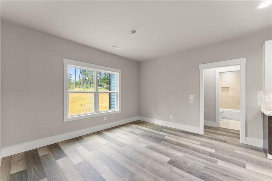 Spacious, unfurnished interior of a new home in , Gainesville (Image 34).