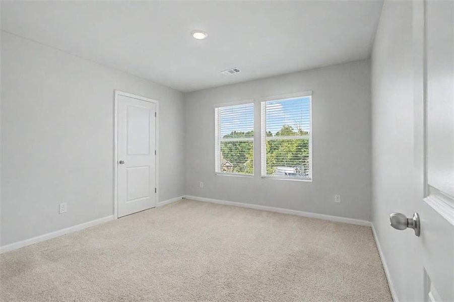 Spacious, unfurnished interior of a new home in Deer Creek, Temple (Image 33).