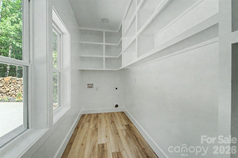 Spacious, unfurnished interior of a new home in , Franklin (Image 24).