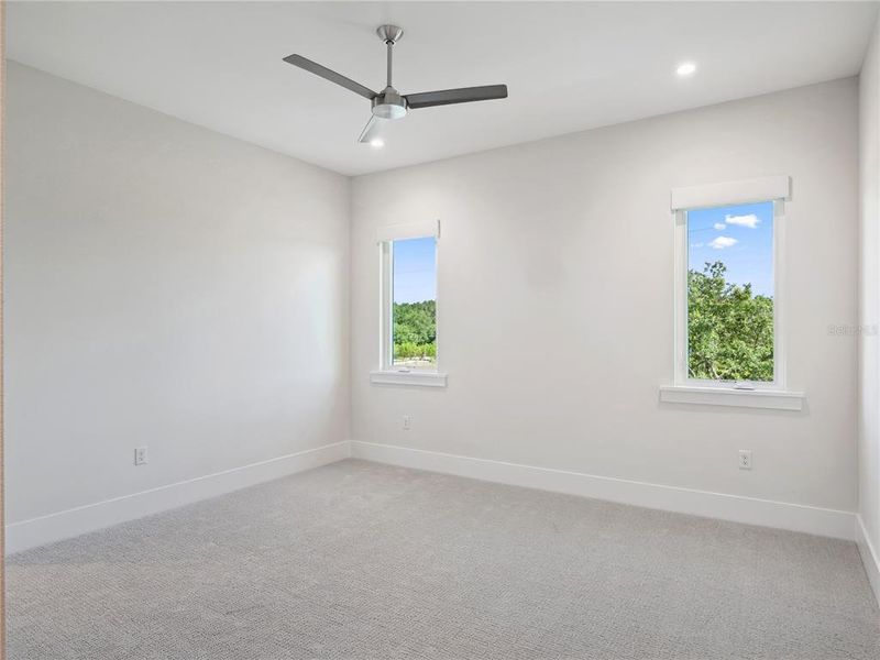 Spacious, unfurnished interior of a new home in Lake Sheen Sound, Orlando (Image 20).