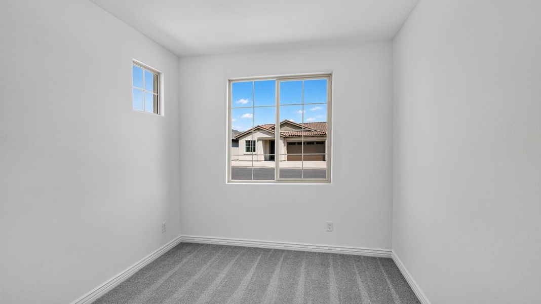 Spacious, unfurnished interior of a new home in Allen Ranches, Litchfield Park (Image 14).