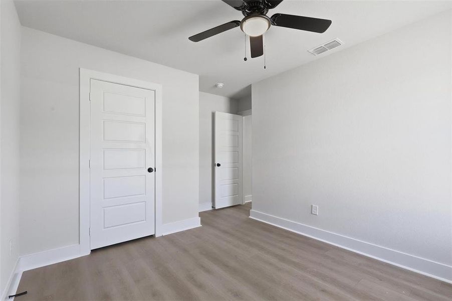 Spacious, unfurnished interior of a new home in , Tolar (Image 22).