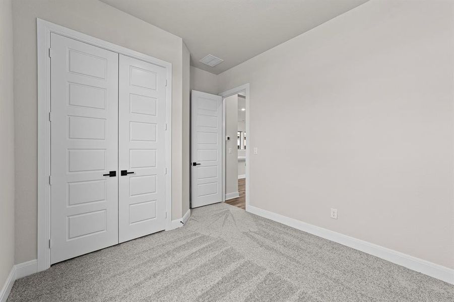 Spacious, unfurnished interior of a new home in Mantua Point Gardens, Van Alstyne (Image 25).