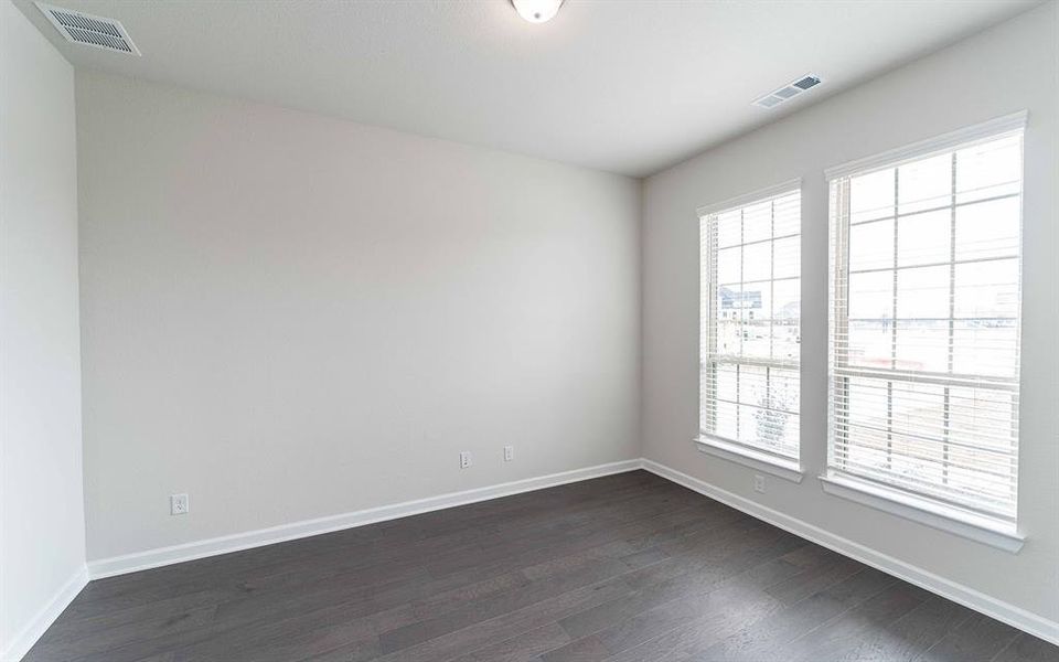 Spacious, unfurnished interior of a new home in Heath Golf & Yacht Club, Forney (Image 23).