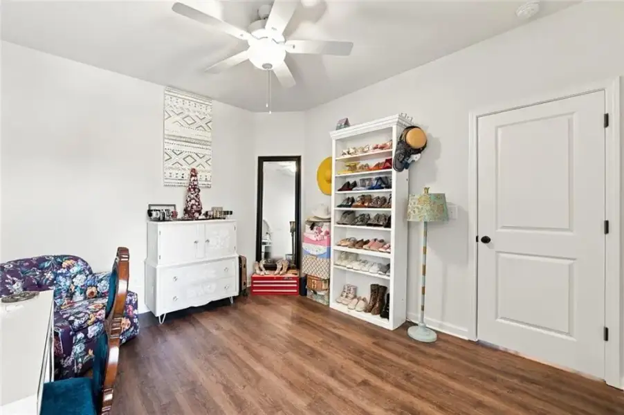 Furnished interior view inside a new home in , Jasper (Image 34).
