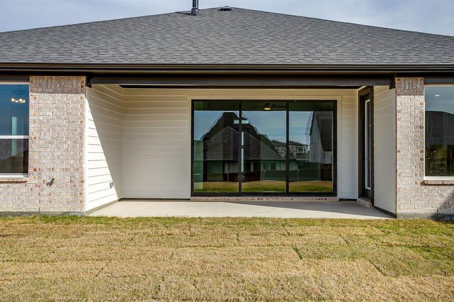 Exterior details and patio area of a home in Talon Hills, Fort Worth (Image 21).