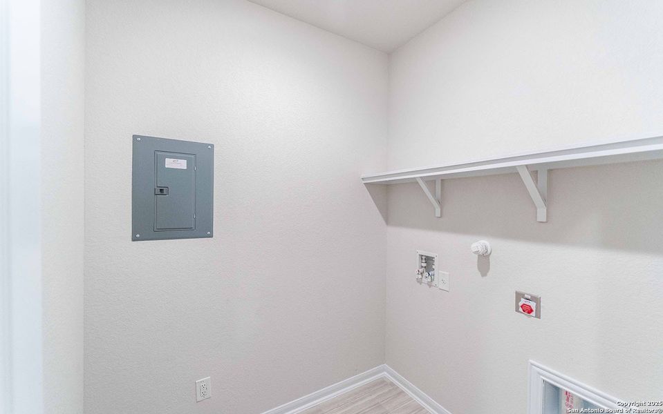 Image 15 of a home in Hickory Ridge.