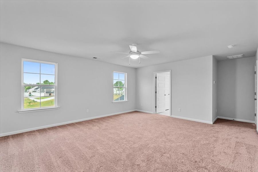 Spacious, unfurnished interior of a new home in Fieldstone, Lexington (Image 33).