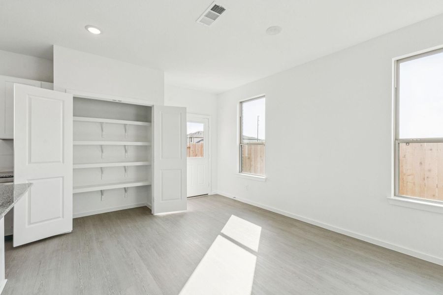 Spacious, unfurnished interior of a new home in River Ranch, Dayton (Image 20).