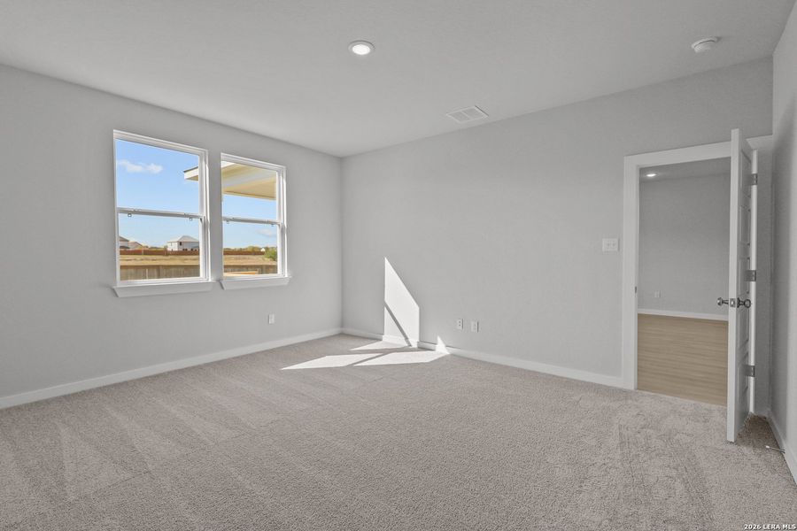 Spacious, unfurnished interior of a new home in Cinco Lakes, San Antonio (Image 30).