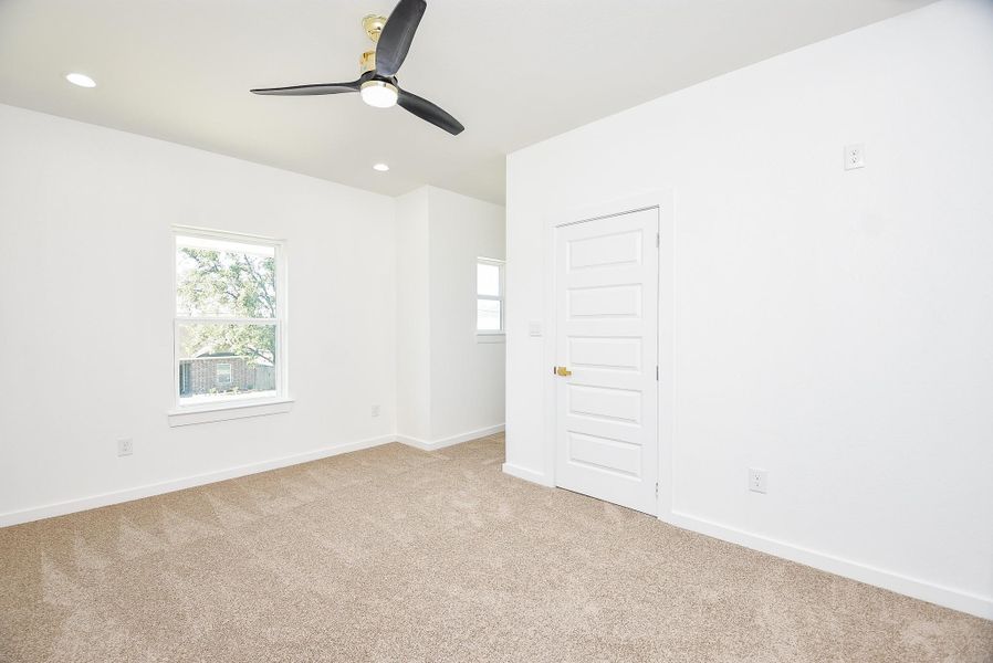 Spacious, unfurnished interior of a new home in , Houston (Image 26).