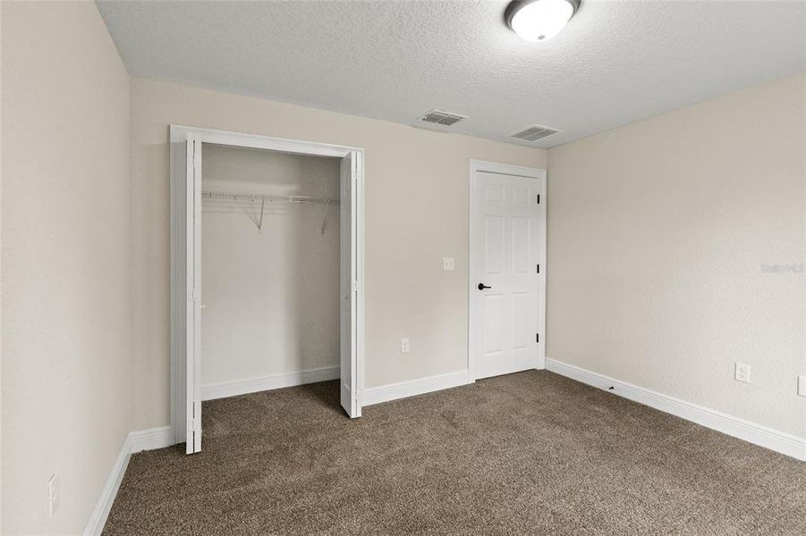 Spacious, unfurnished interior of a new home in Marion Oaks, Ocala (Image 8).