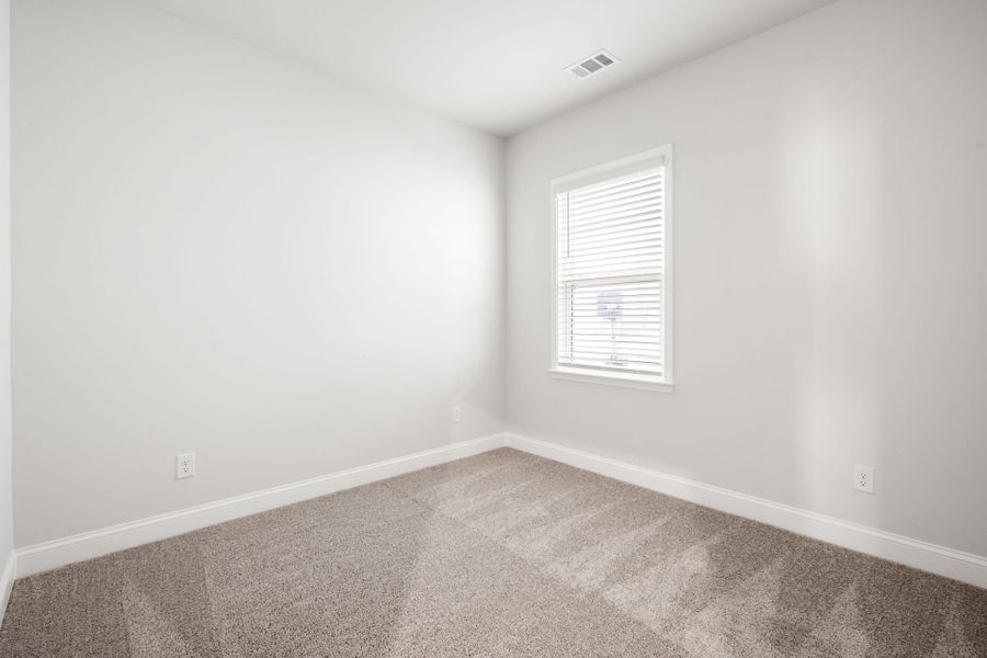 Spacious, unfurnished interior of a new home in Waterways, Richmond Hill (Image 23).