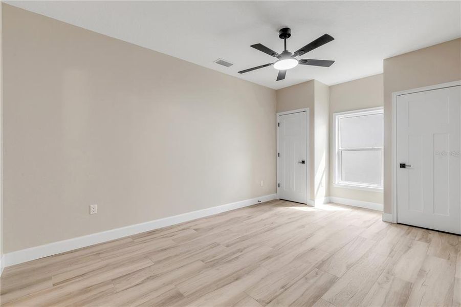 Spacious, unfurnished interior of a new home in , Oak Hill (Image 34).