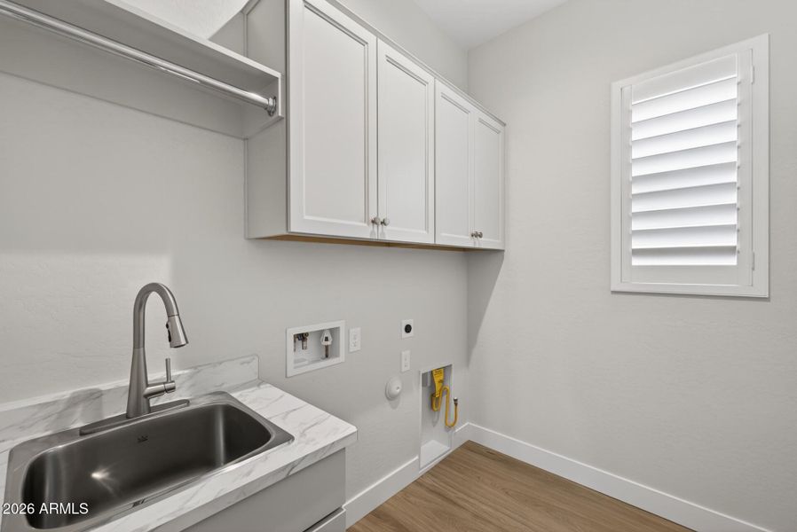 25)LAUNDRY ROOM 25)LAUNDRY ROOM