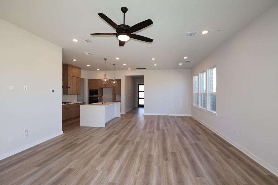 Spacious, unfurnished interior of a new home in Lariat, Liberty Hill (Image 11).