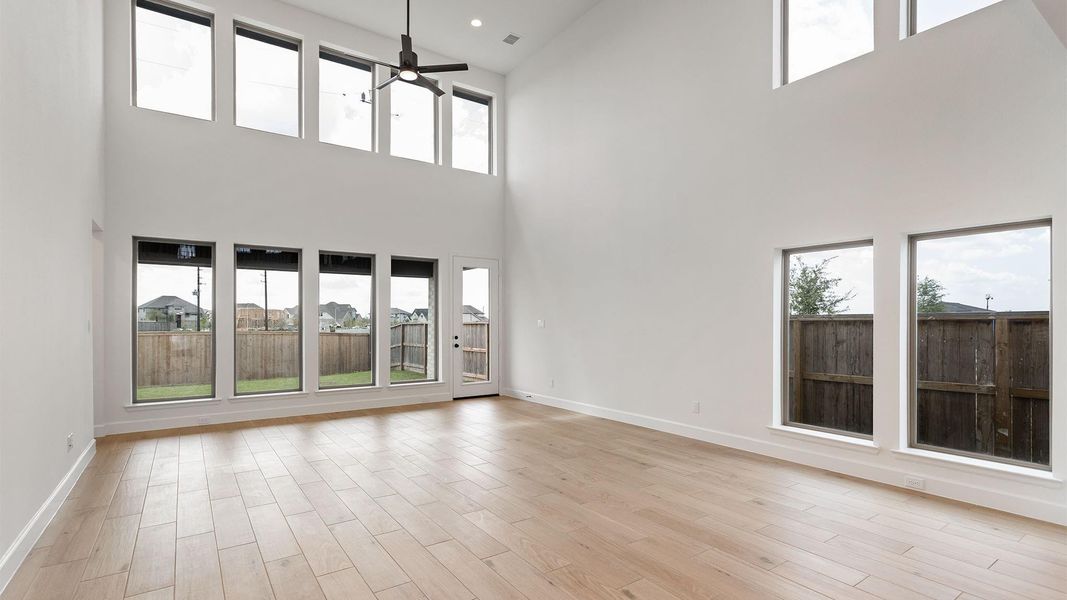 Spacious, unfurnished interior of a new home in Candela, Richmond (Image 8).