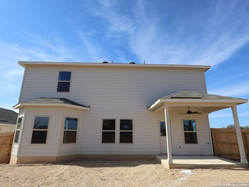 Exterior details and patio area of a home in Cinco Lakes, San Antonio (Image 17).