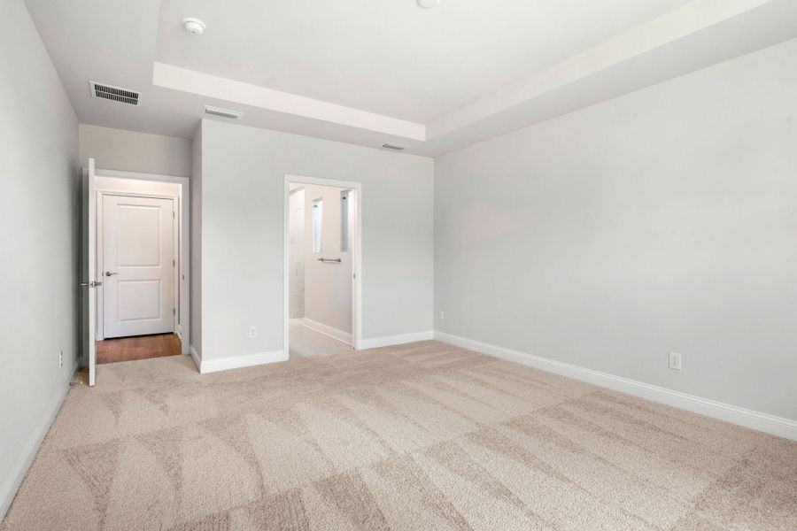 Spacious, unfurnished interior of a new home in Waterways, Richmond Hill (Image 21).