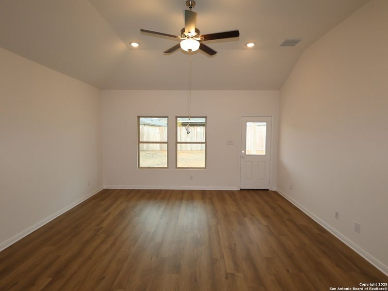 Spacious, unfurnished interior of a new home in Park Place, New Braunfels (Image 24).