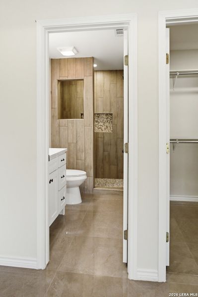 Furnished interior view inside a new home in , Eagle Pass (Image 8).