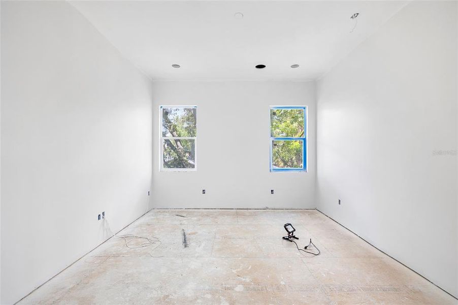 Spacious, unfurnished interior of a new home in , Tampa (Image 28).