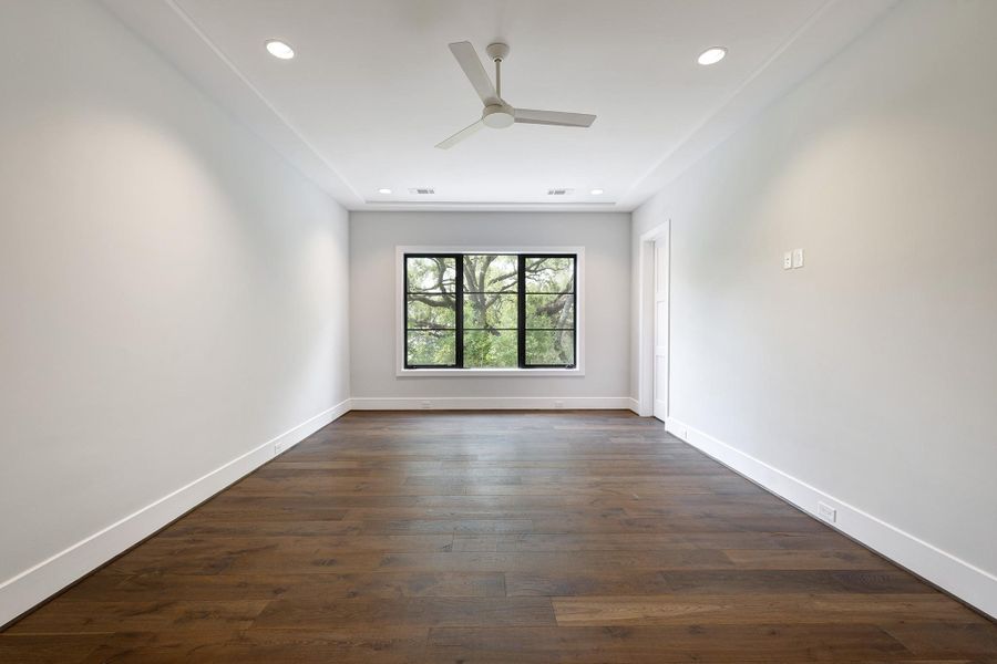 Another secondary bedroom. Another secondary bedroom.