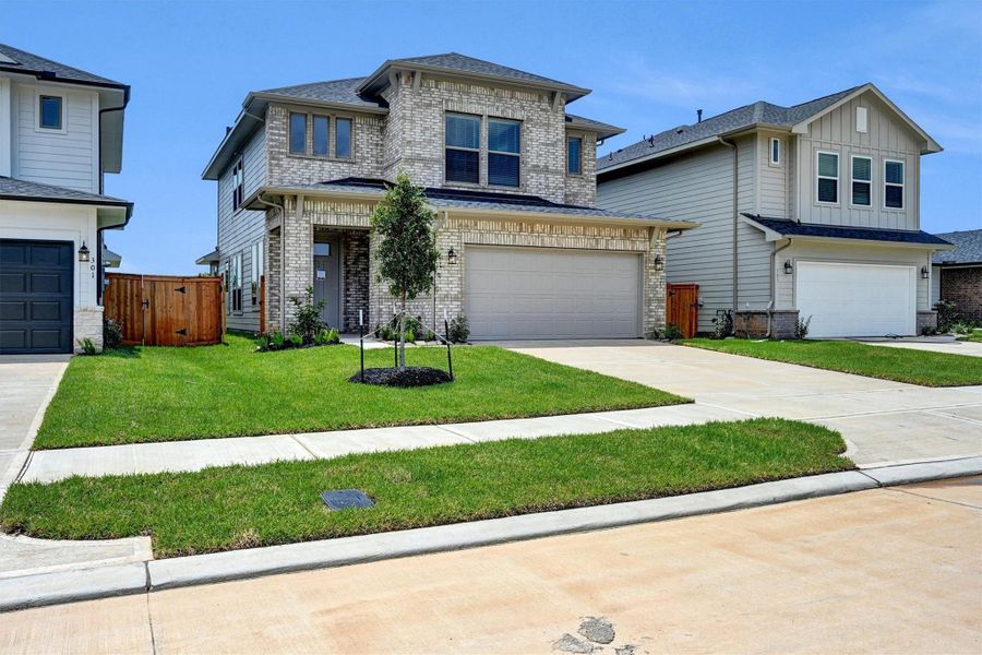 Front exterior of a new home in La Segarra 40', Brookshire, TX, highlighting curb appeal (Image 20).