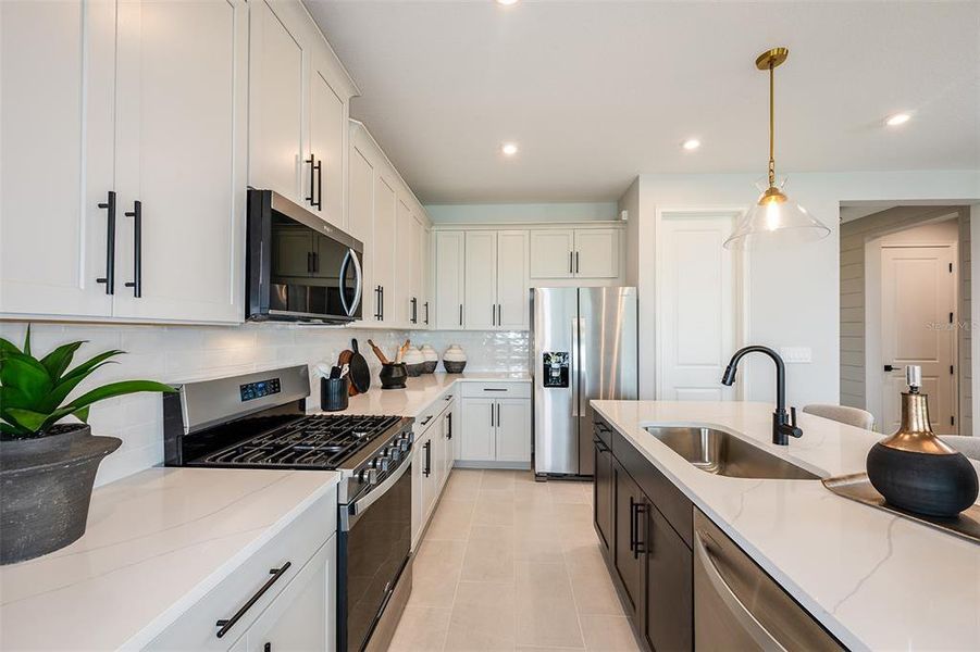 Furnished interior view inside a new home in Pasadena Ridge Master, Dade City (Image 13).