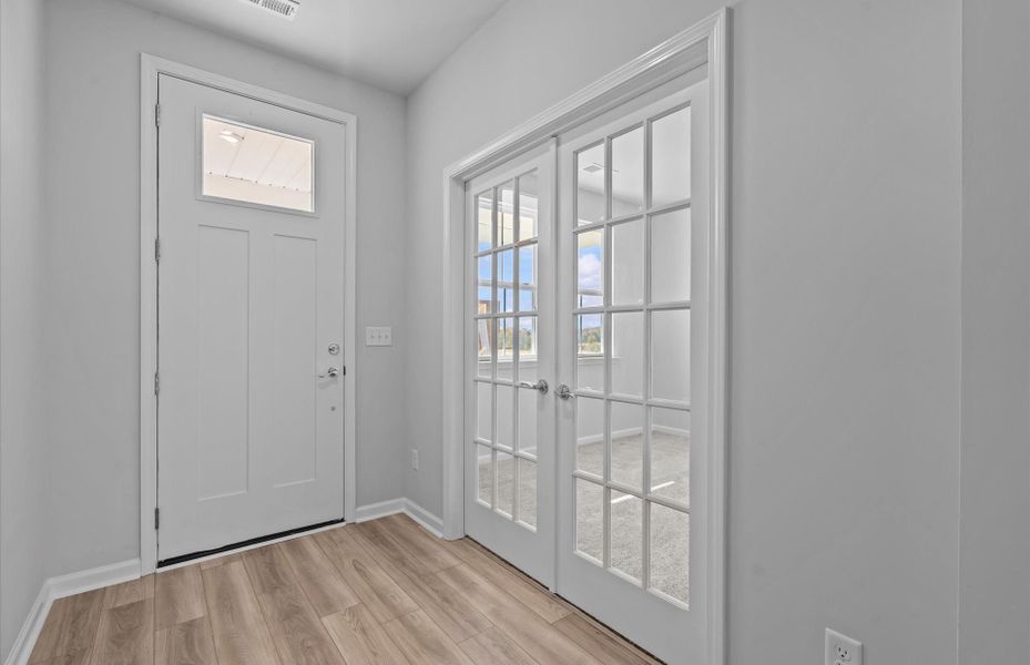 Spacious, unfurnished interior of a new home in Sparrow Creek, Boiling Springs (Image 26).