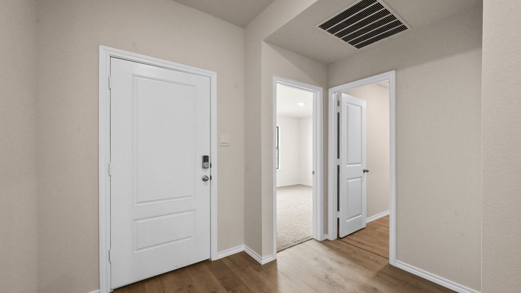 Spacious, unfurnished interior of a new home in Valor Farms, Royse City (Image 19).