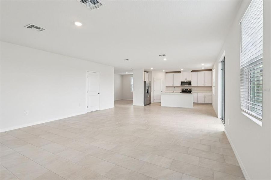 Spacious, unfurnished interior of a new home in , Davenport (Image 14).