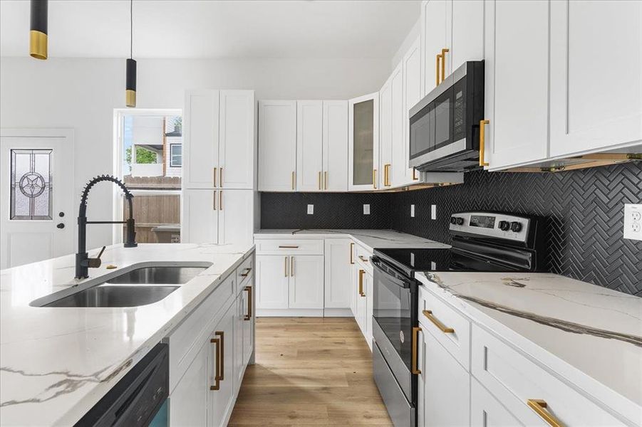 Furnished interior view inside a new home in , Dallas (Image 7).