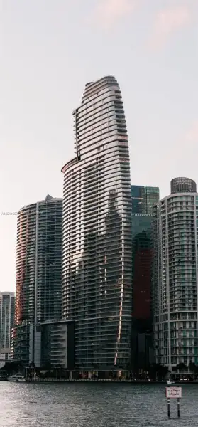 Condo located in Miami, FL showcasing its design and architecture (Image 12).