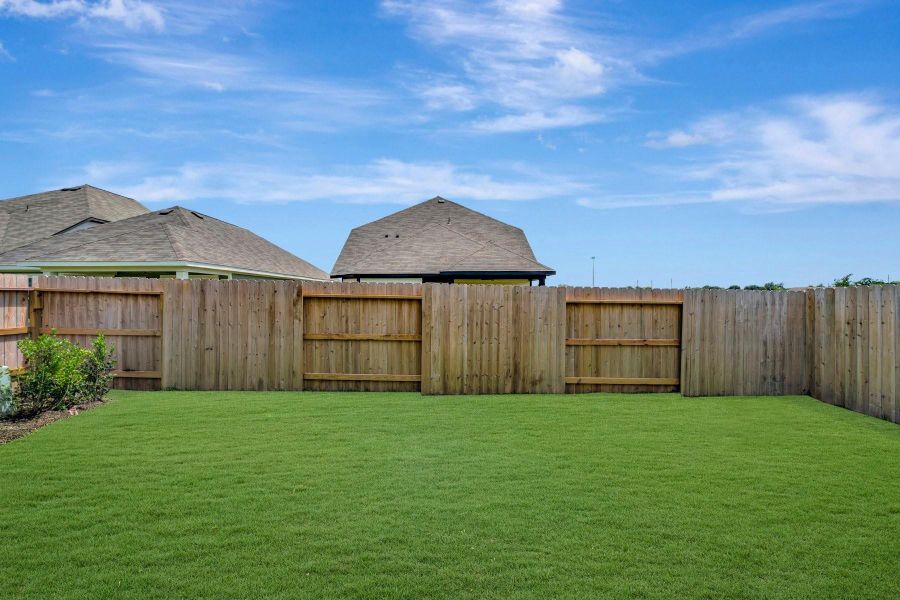 Exterior details and patio area of a home in Summerview, Fulshear (Image 3).