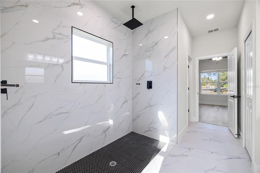 Spacious, unfurnished interior of a new home in , Dunnellon (Image 17).