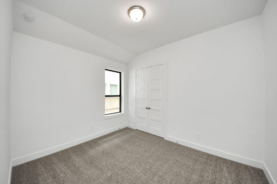 Spacious, unfurnished interior of a new home in Amira: Heritage Collection, Tomball (Image 21).