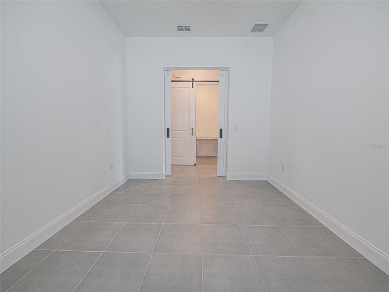 Spacious, unfurnished interior of a new home in Horizon Isle, Winter Garden (Image 29). Spacious, unfurnished interior of a new home in Horizon Isle, Winter Garden (Image 29).