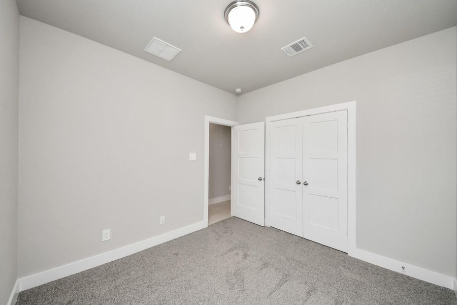 Spacious, unfurnished interior of a new home in , Tomball (Image 37).