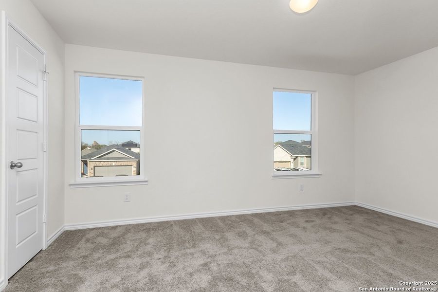 Spacious, unfurnished interior of a new home in Spanish Trails, San Antonio (Image 10).