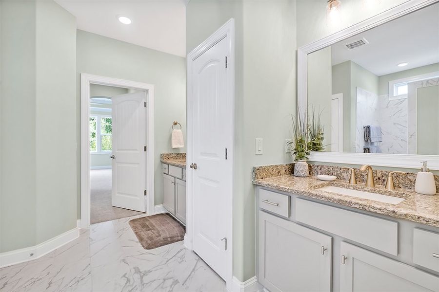 Shelter Bay, Master Bathroom