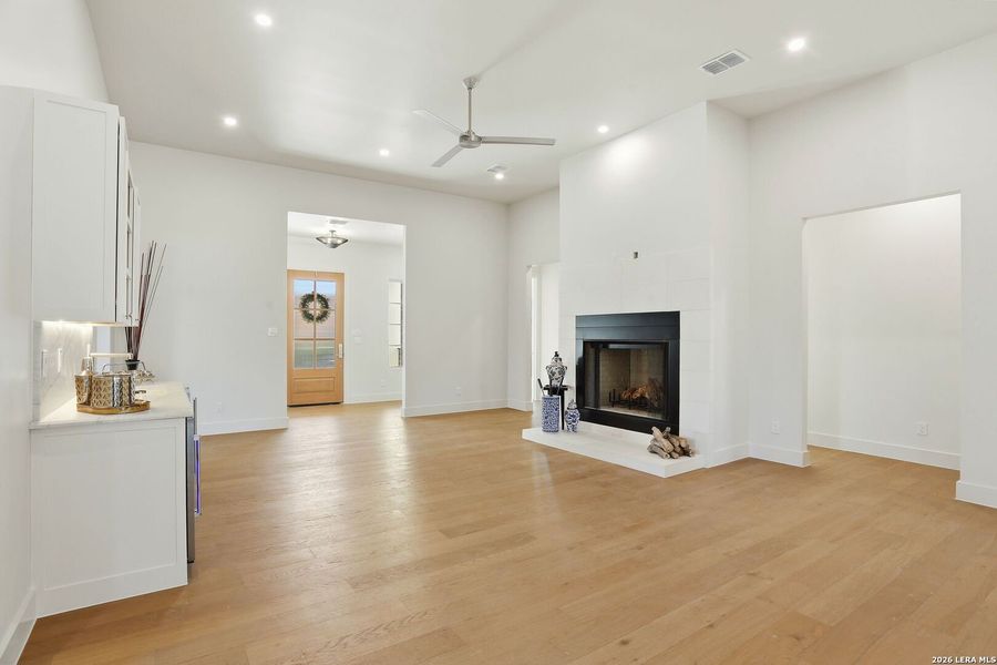 Spacious, unfurnished interior of a new home in , Terrell Hills (Image 24).