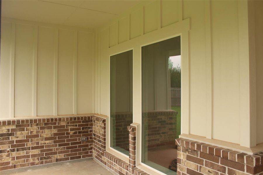 Exterior details and patio area of a home in , Clute (Image 19).